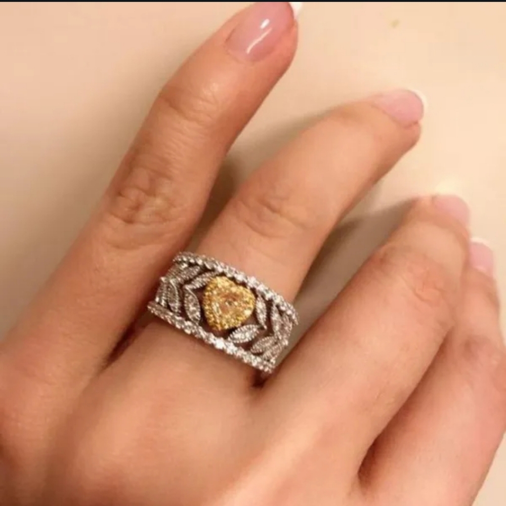 NWT Gold and Silver Citrine Heart Ring - Picture 2 of 3